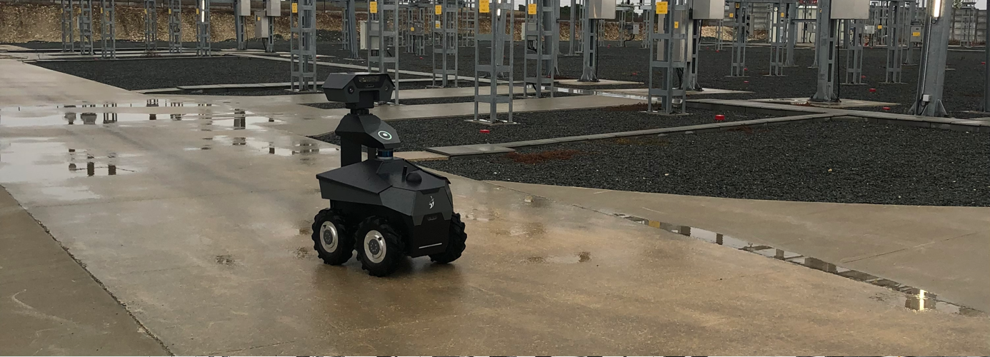 Patrouille jour et nuit du robot autonome exterieur
